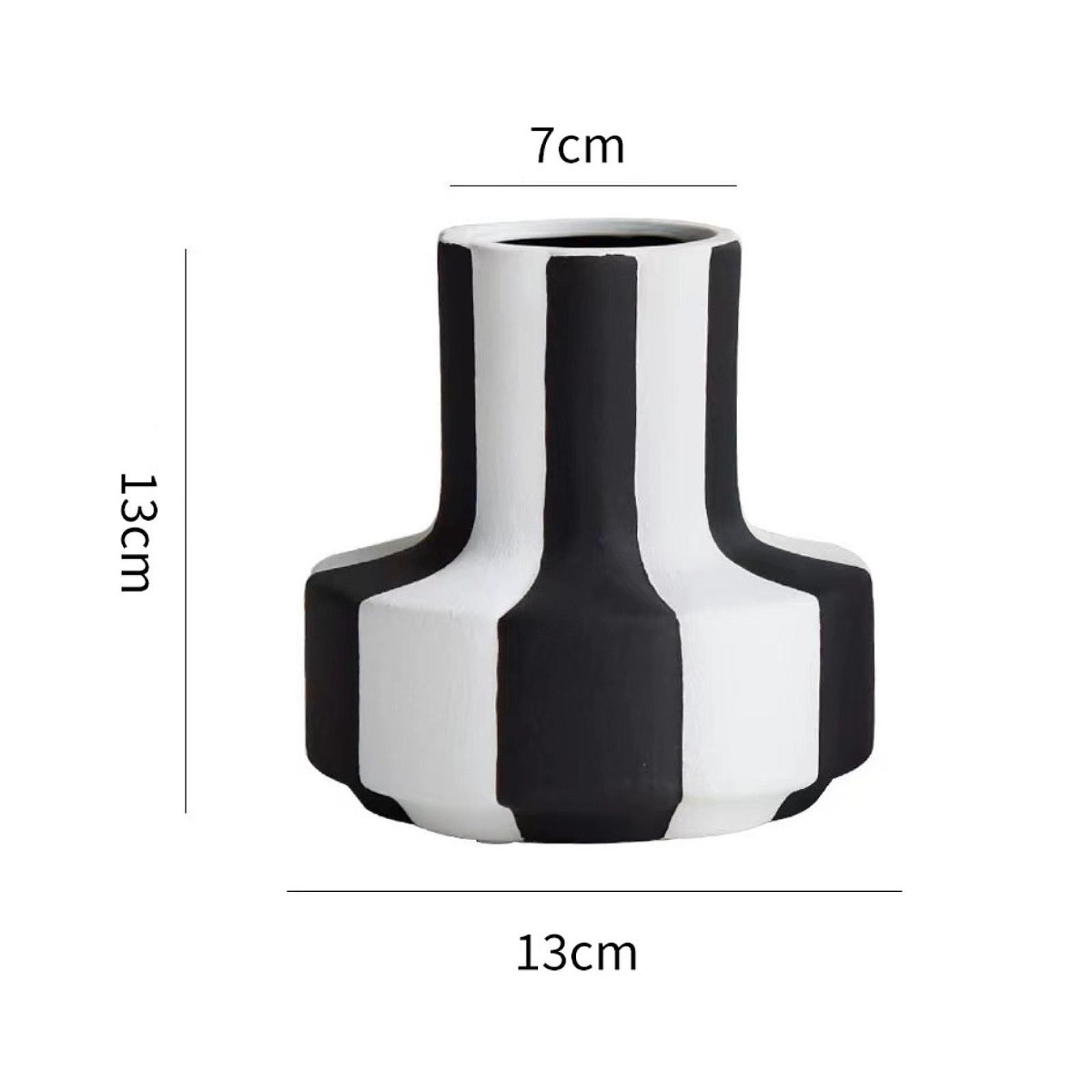 Desk Setup Minimalist - Vaso Elegante Preto e Branco com